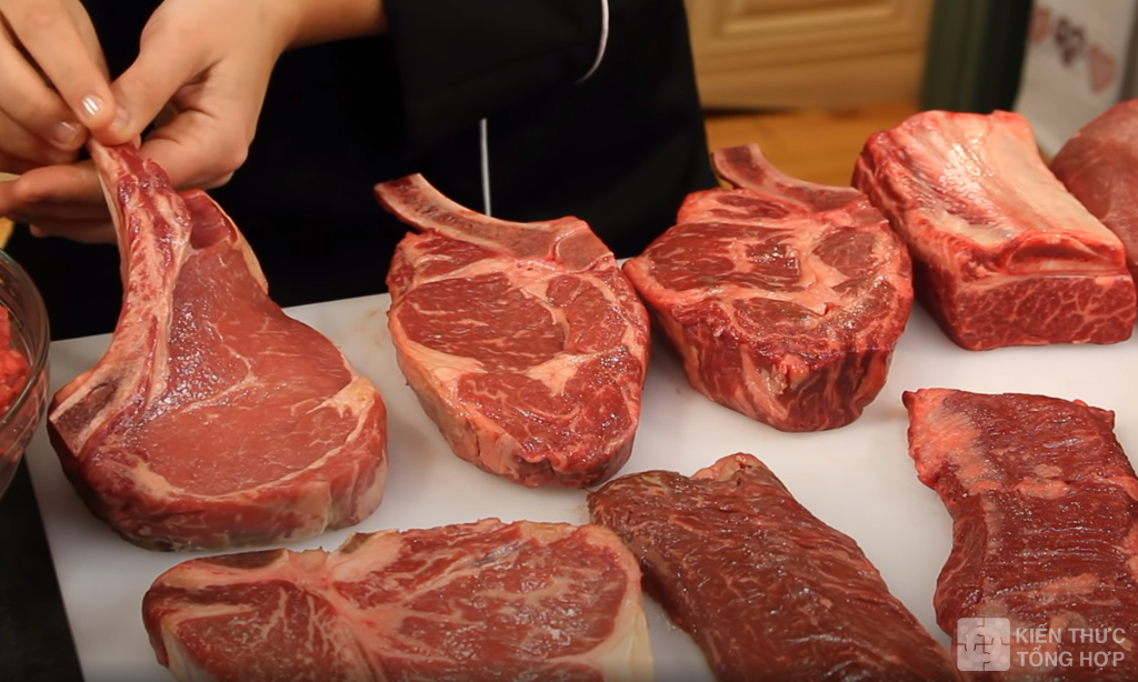 Các loại thịt đỏ chứa nhiều sắt.