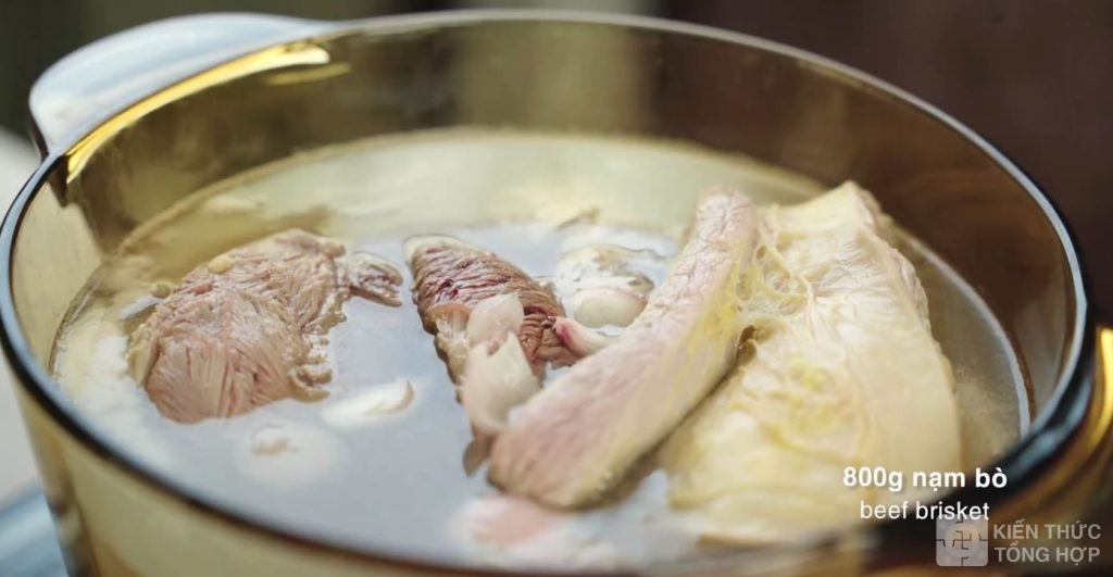 Trụng thịt bắp bò và thịt nạm bò
